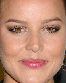 Abbie Cornish's eyes