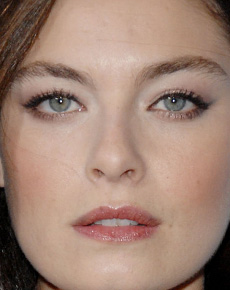 Alexa Davalos