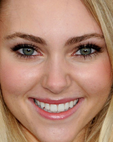 Annasophia Robb's lips