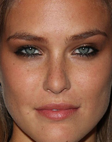 Bar Refaeli's lips