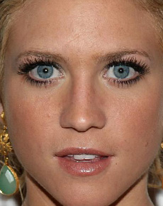 Brittany Snow's lips