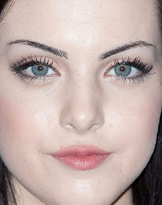 Elizabeth Gillies's lips