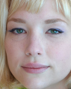 Haley Bennett's lips