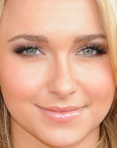 Hayden Panettiere's lips