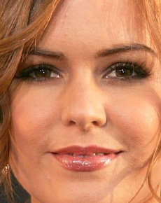 Isla Fisher's lips