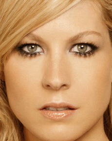 Jenna Elfman's eyes