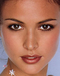 Josie Maran's eyes