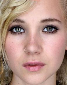 Juno Temple's lips