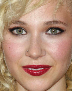 Juno Temple's lips