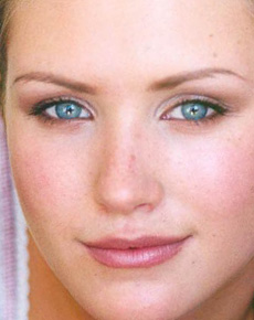 Nicky Whelan's lips