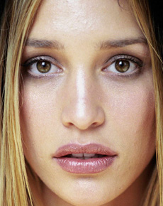 Piper Perabo's eyes