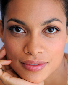 Rosario Dawson's eyes