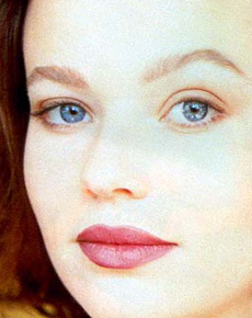 Samantha Mathis's lips