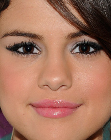 Selena Gomez's eyes