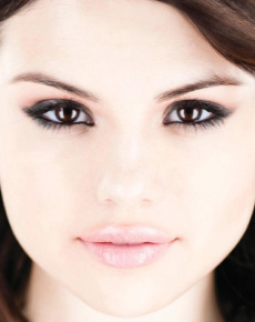 Selena Gomez's eyes