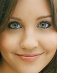 Amanda Bynes's eyes