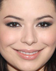 Miranda Cosgrove's eyes